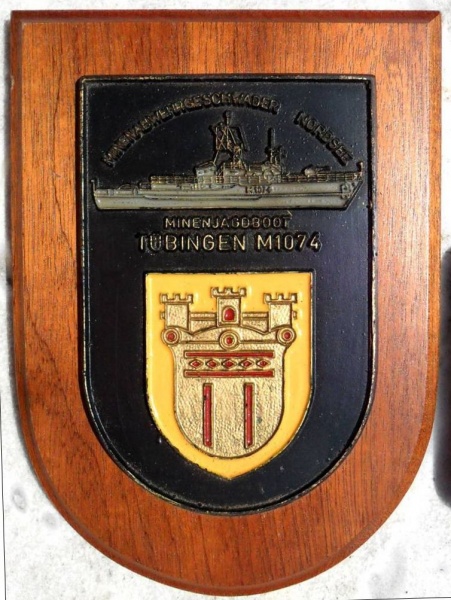 Datei:Plakette Minenjagdboot Tübingen M1074 RS.jpg