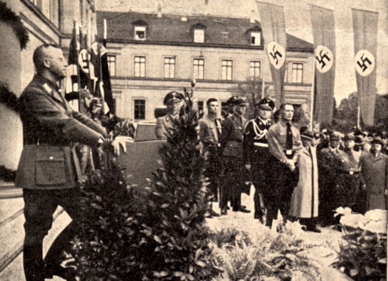 Datei:Umbenennung des Platzes vor der Neuen Aula am 11. Mai 1938 in Langemarckplatz.jpg