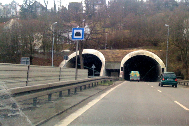 Datei:Schlossberg Tunnel B28 Nordseite.jpg
