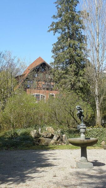 Datei:Johanneum Brunnen, Madonnen-Nische, Haus Lange.jpg