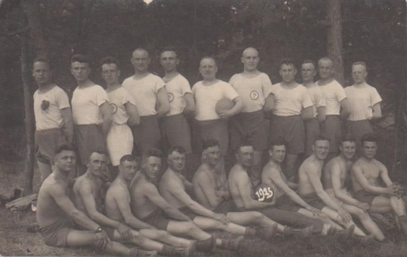 Datei:Tübingen Gruppenbild TSG-Mannschaft 1925.JPG