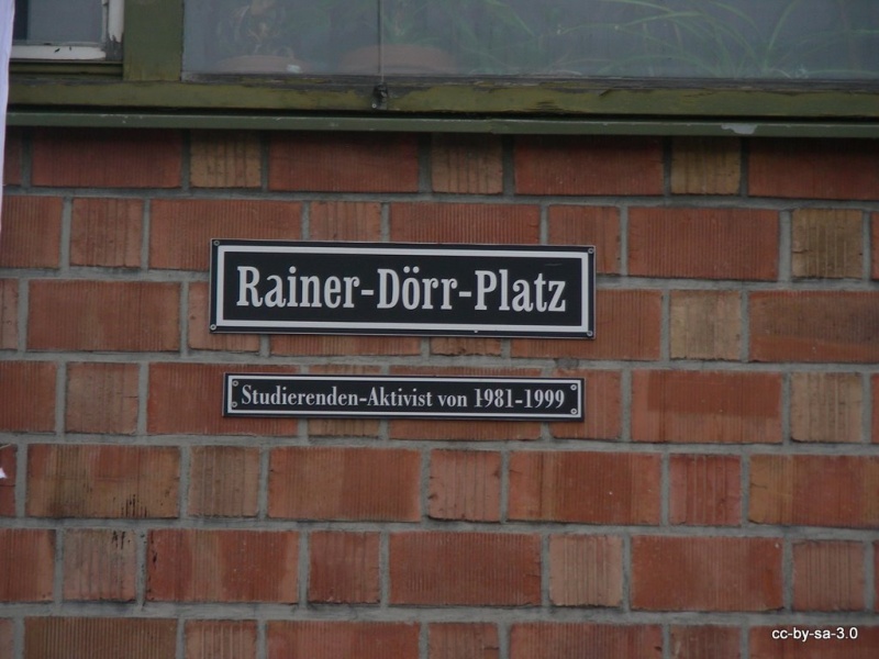 Datei:Schild RainerDoerrPlatz.jpg