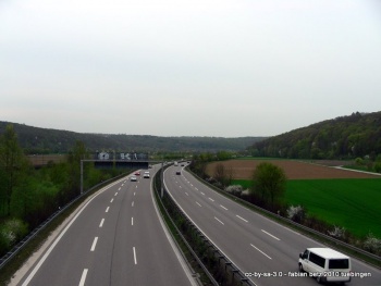 Blick auf die Bundesstraße 27 in Richtung Kirchentellinsfurt im April 2009