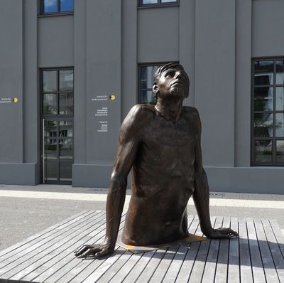Statue Egeriaplatz 2017.JPG