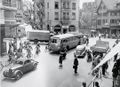 Blick auf die Verkehrssituation ca. 1957 - bemerkenswert: am Haus im Hintergrund in der Mitte steht "Messageries de la Presse" - ein französischer Kiosk.